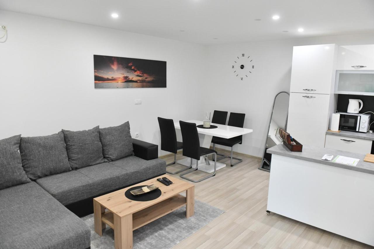 Apartman Lucia Dakovo Luaran gambar